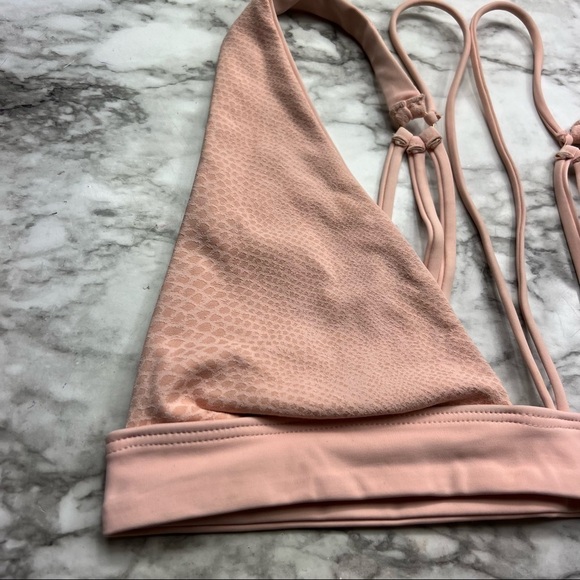 ❤️ Beach Bunny Larson Blush High Apex Halter Bikini Top - Picture 5 of 14